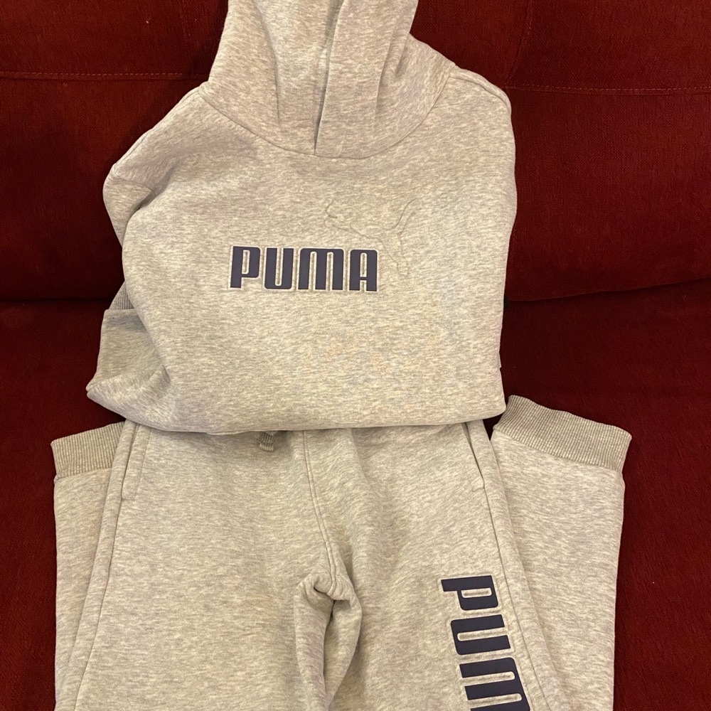 KIDS PUMA HOODED SWEATSHIRT Only Medium 10/12